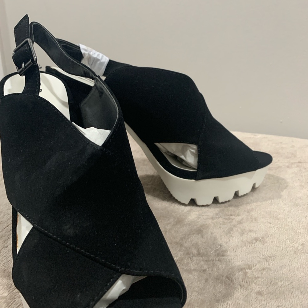 Black and White Platform Heels - Picture 4 of 7